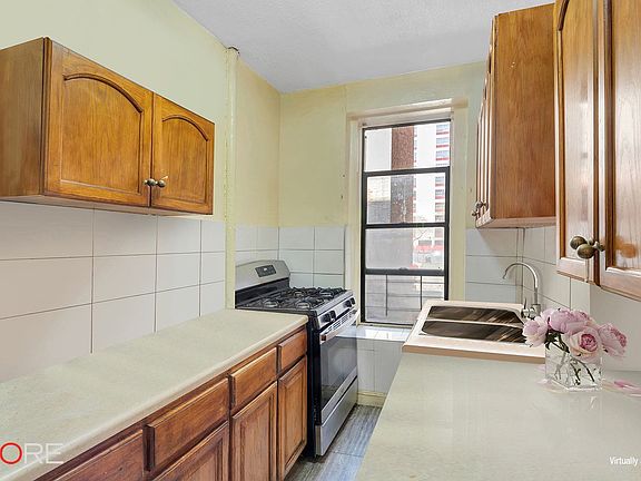 3rd image of 503 W 111th St APT 22