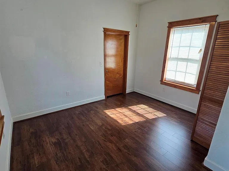 4124 Avenue M 1/2 — Photo 15