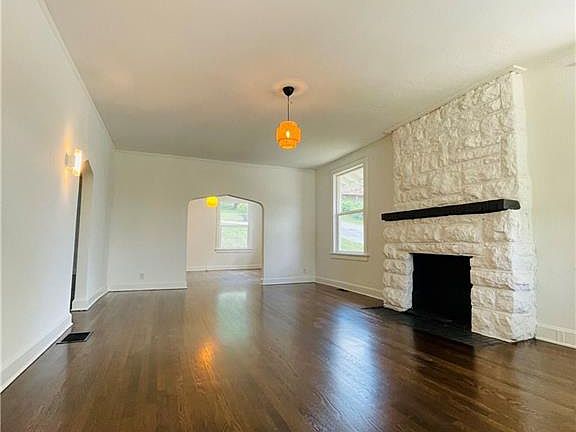 4th image of 4727 Euclid Ave