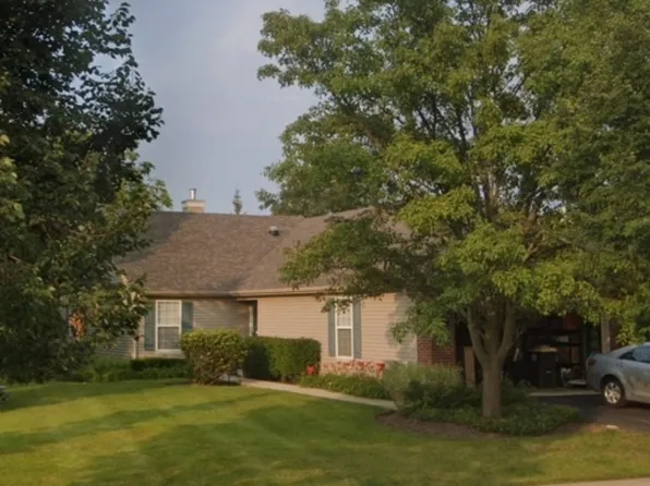 631 S Curran Rd, Round Lake, IL 60073