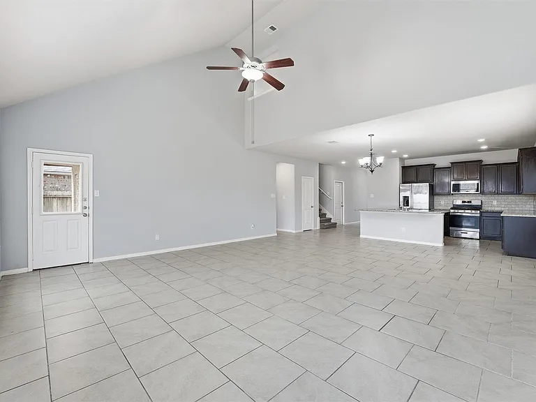 719 Longstreet Dr — Photo 4