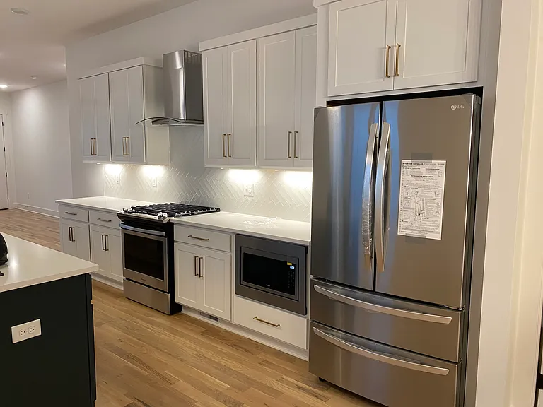 902B Knox Ave — Photo 6