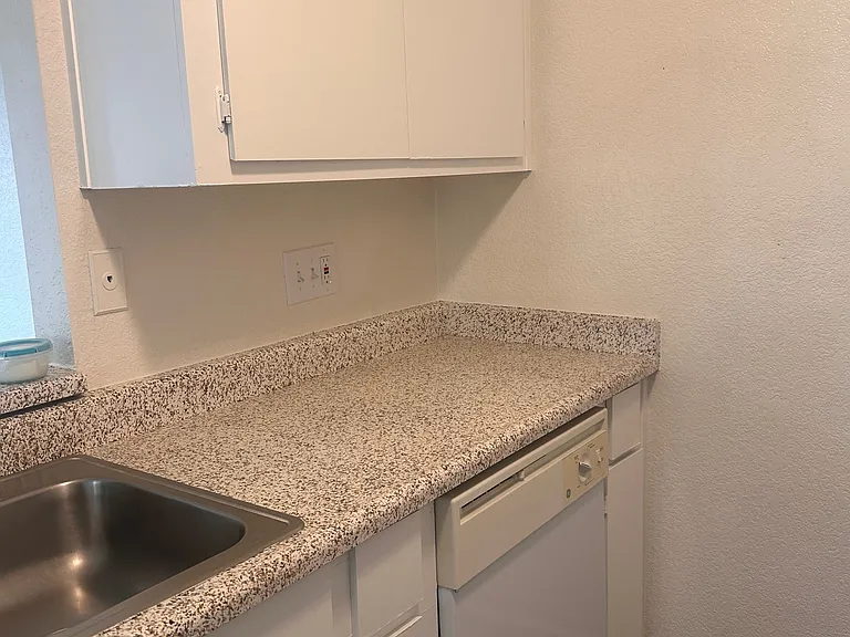 Vantage Point Apartments — Photo 31