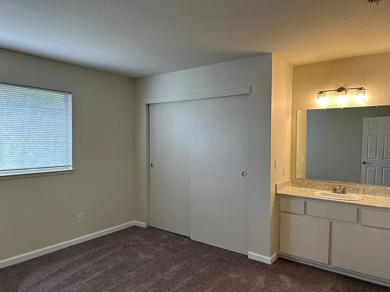 5840 Garfield Avenue — Photo 11