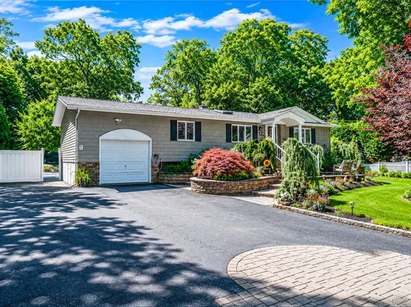 4 Cabin Lane, East Setauket, NY 11733