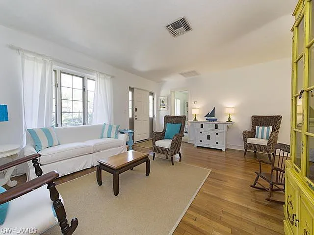 3 bed, 2.5 bath, 1400 sqft, $14,000 — Photo 3