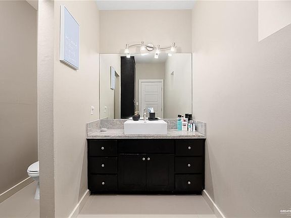 4th image of 1201 E Camellia Ave #3