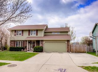 8020 Northview Dr, Urbandale, IA 50322