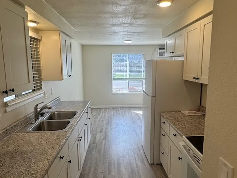 3007-3009 Juanipero Way — Photo 5