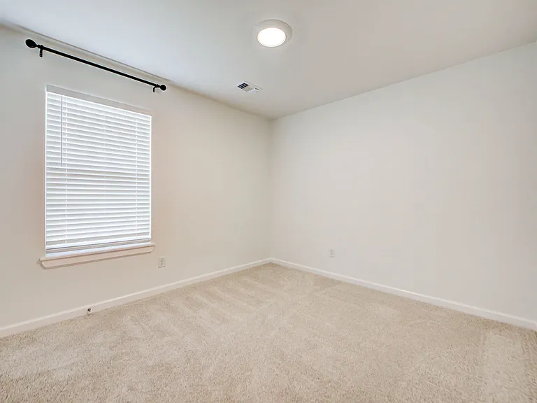 20150 Park Ln — Photo 6