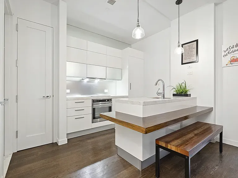 11 E 36th St #903 — Photo 4