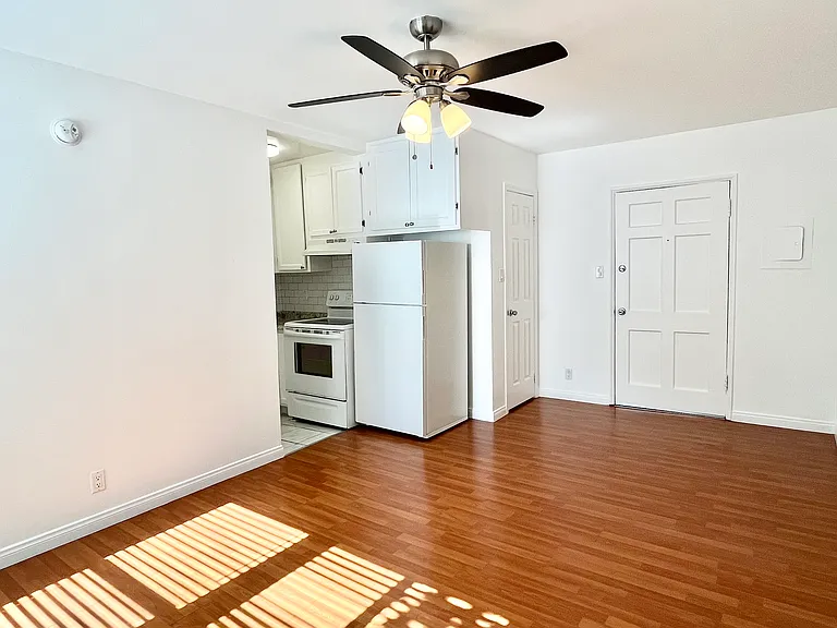 7120 Hawthorn Ave — Photo 3