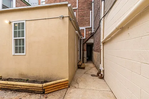 1204 Marlborough St — Photo 15