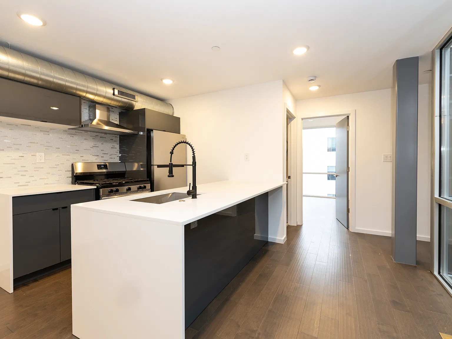 2 bed, 1100 sqft, $1,950 — Photo 4