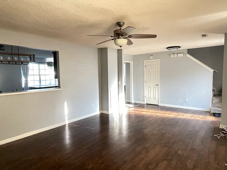 4004 Arnst Way — Photo 4