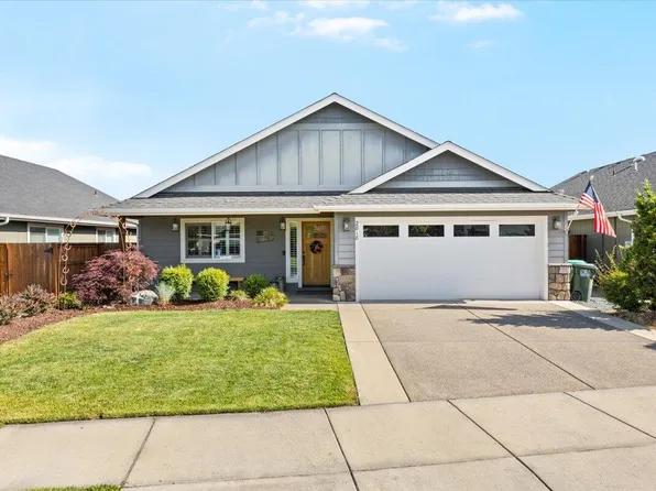 2818 Esther Ln, Grants Pass, OR 97527