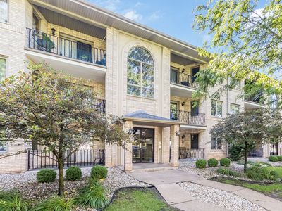 8805 S 79th Ave APT 11, Hickory Hills, IL, 60457