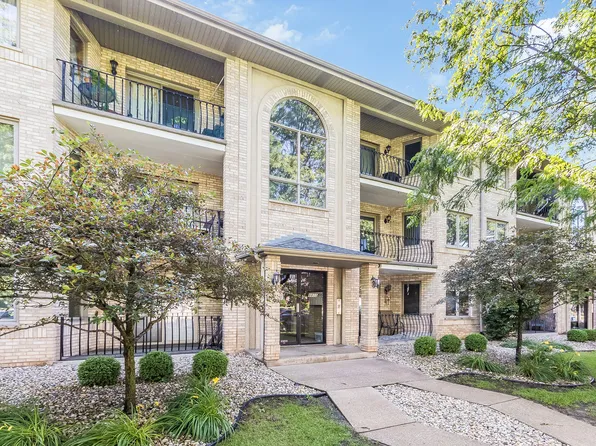 8805 S 79th Ave APT 11, Hickory Hills, IL 60457