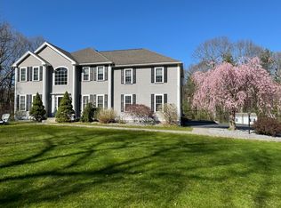 10 Essex St, Douglas, MA 01516