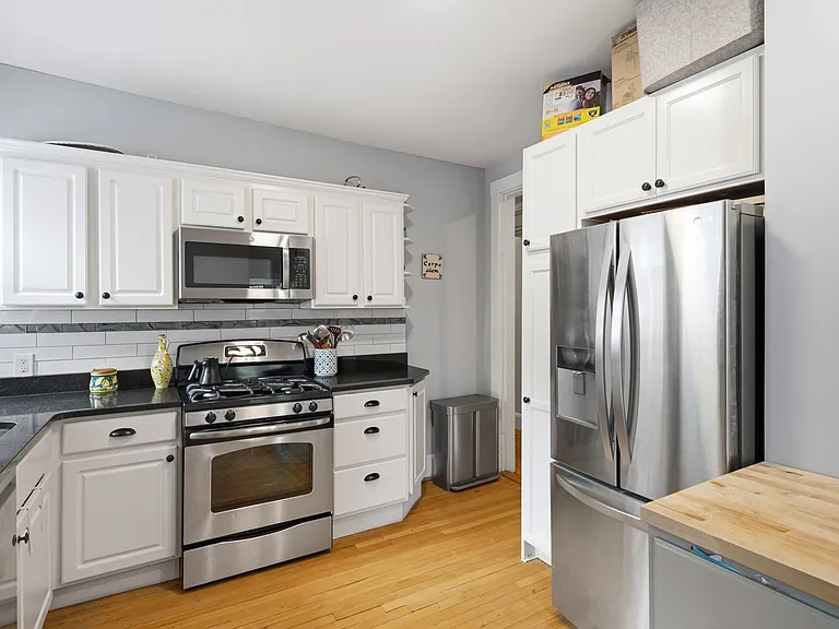 585 Franklin St #6 — Photo 16