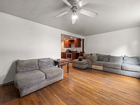 5th image of 936 East St