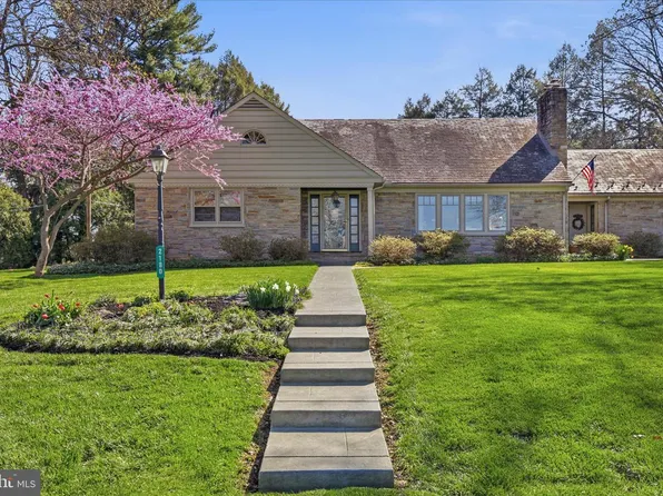 2180 W Ridge Dr, Lancaster, PA 17603