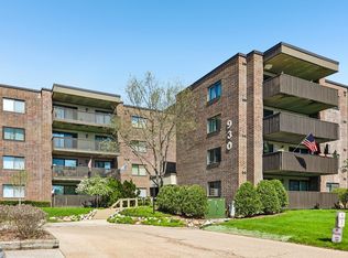 930 Taylor Dr APT 104, Gurnee, IL 60031