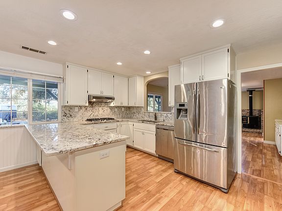 5th image of 1010 Foxgrove Ln