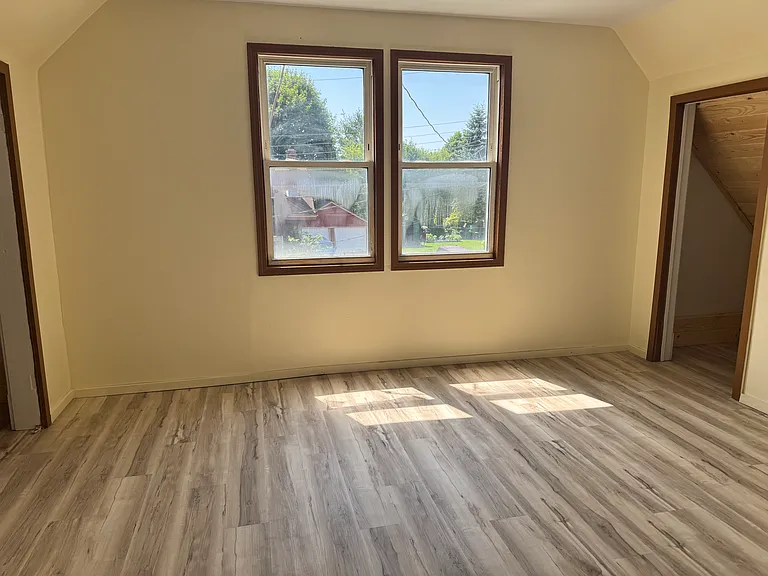 317 Amanda St — Photo 5
