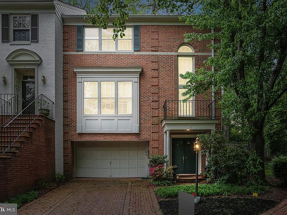 3rd image of 1 Maplewood Park Ct