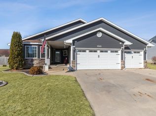 1545 Silver Valley Dr, De Witt, IA 52742