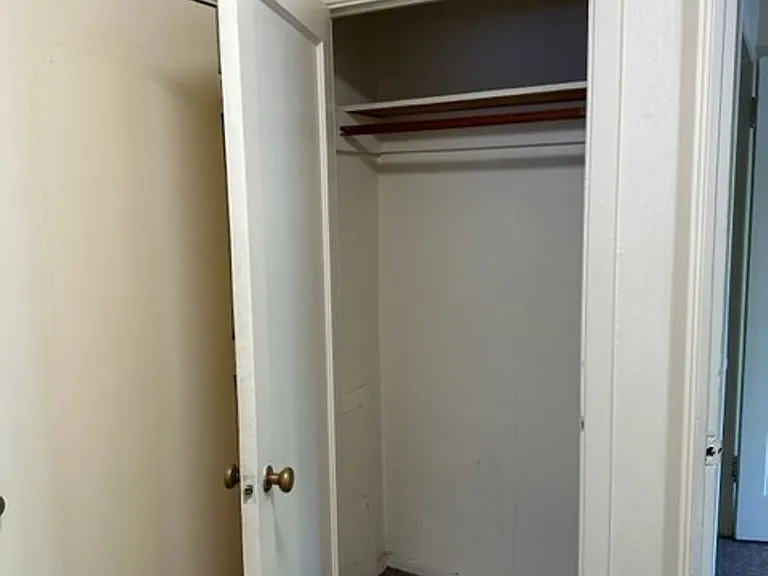 Eugene Manor Apartments — Photo 37