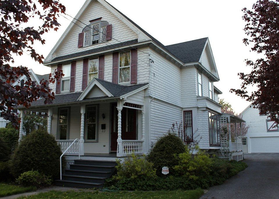 1st image of 222 Flower Ave W