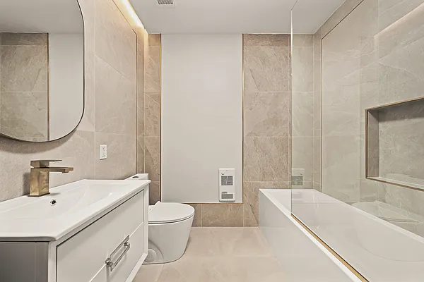Bathroom, photo 1