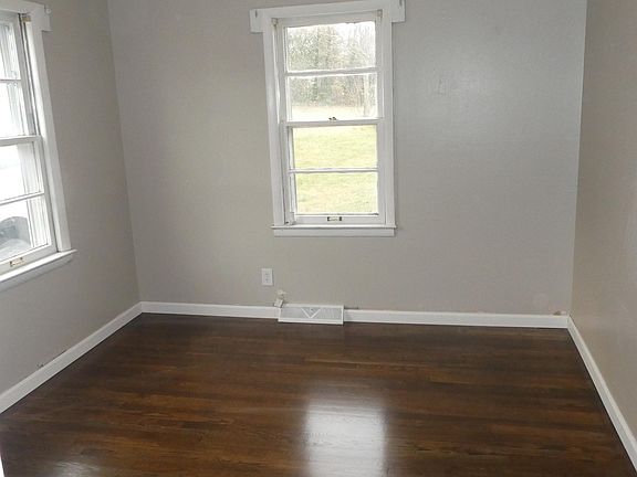 4th image of 105 Ilhardt Ave