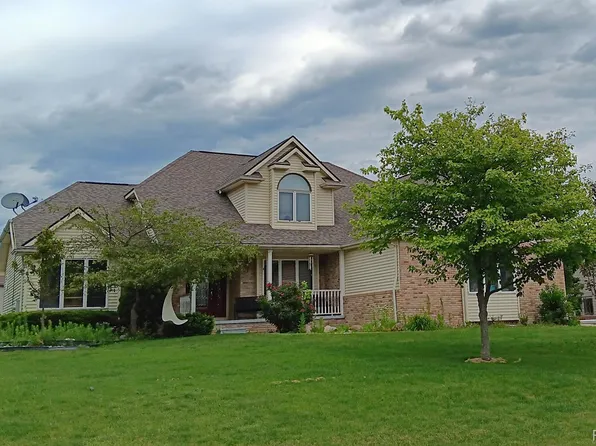 607 Chasseur Dr, Grand Blanc, MI 48439