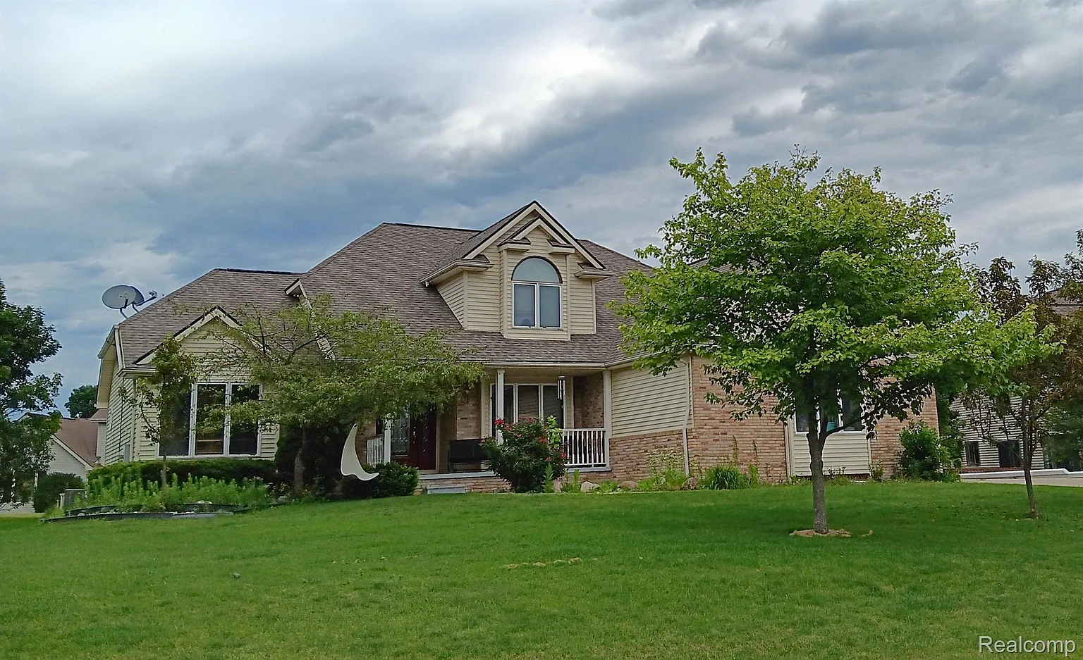 607 Chasseur Dr photo 1