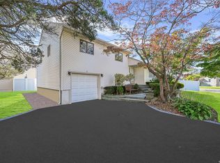 61 Circle Dr, Syosset, NY 11791