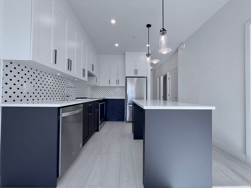 Surrey Apartment for rent - 2 Bedrooms — photo 3