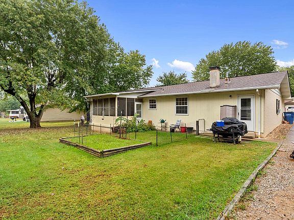 2nd image of 209 Parkview Dr