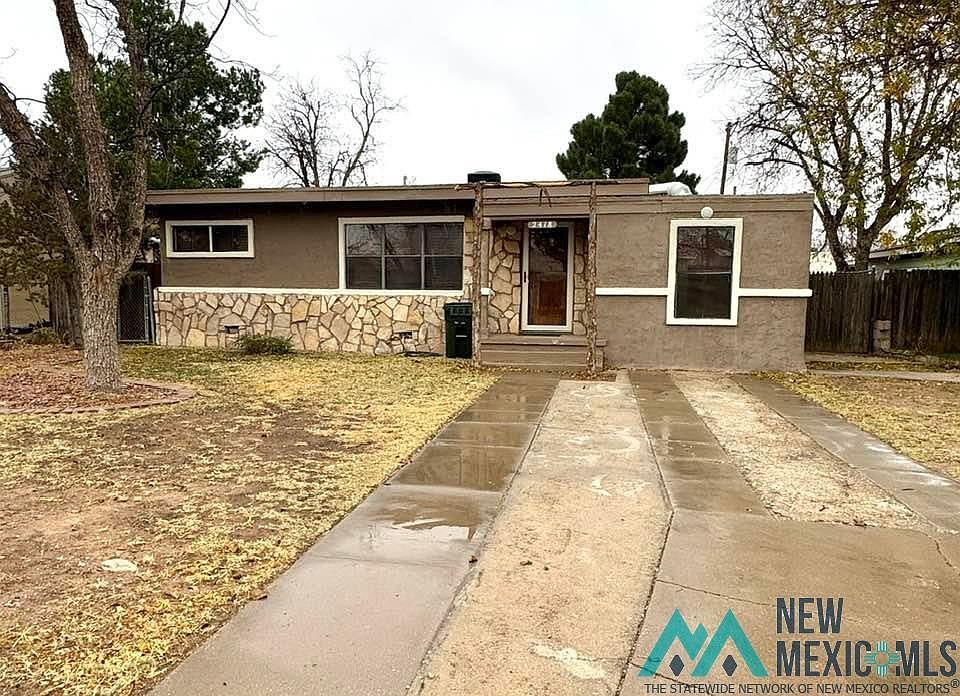 1st image of 2418 Mountain View Dr