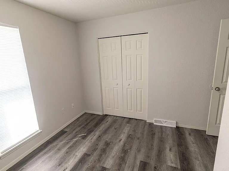 215 N West Blvd — Photo 16