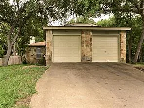 3 bed, 2.0 bath, 1914 sqft, $1,800 — Photo 2