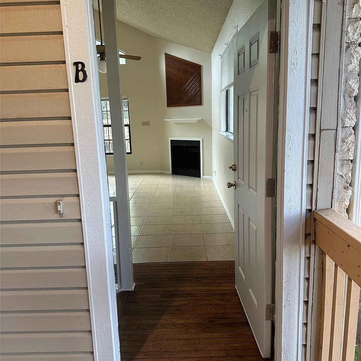 2 bed, 1.5 bath, 1074 sqft, $1,395 — Photo 3