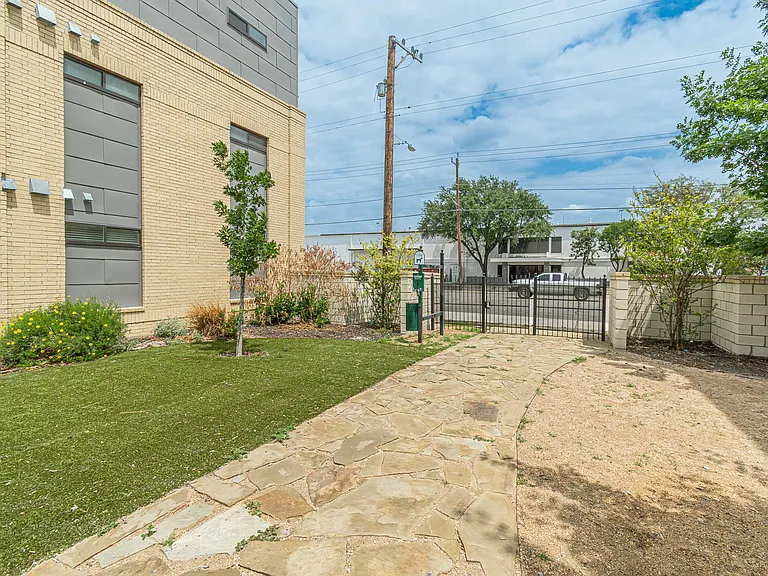 711 S Frio St #1301 — Photo 29