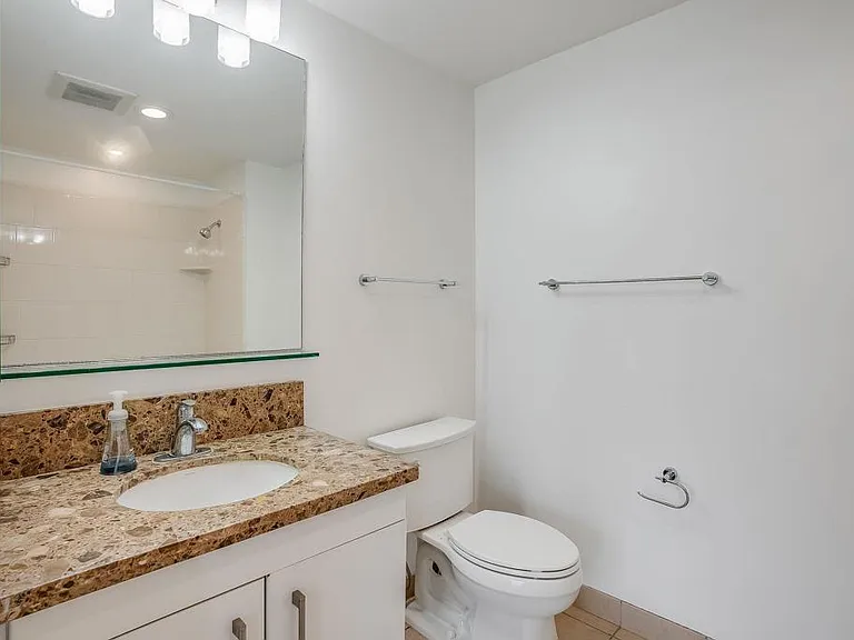 321 10th Ave #1303 — Photo 24