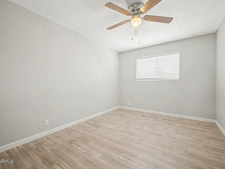 950 E Lilac Dr — Photo 24