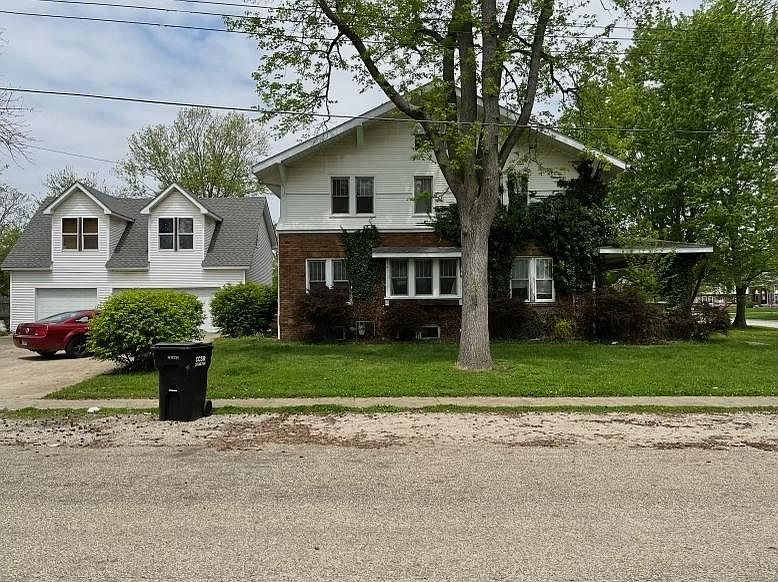 1024 6th St, Charleston, IL 61920 | Zillow