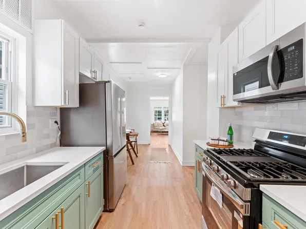 114 Oak Street image 11 of 41