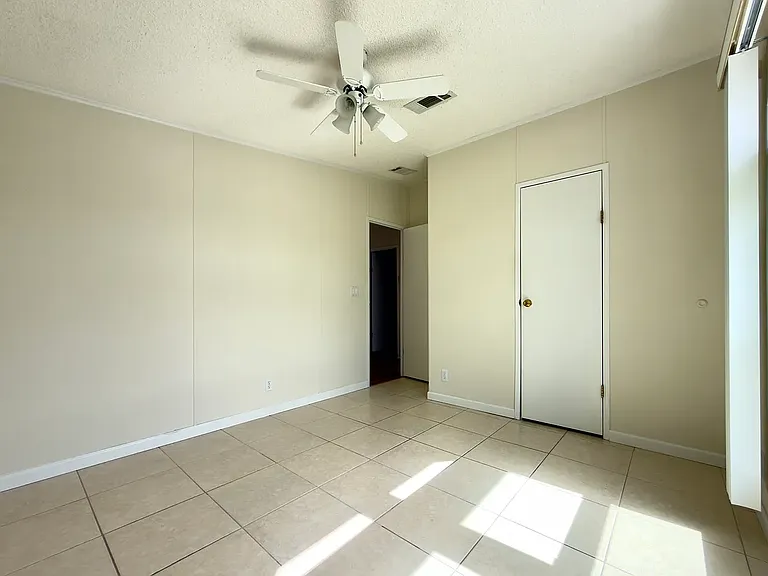 827 Sun Glow St — Photo 22